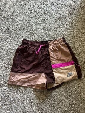 Nike Women's Colorblock Athletic Shorts in Dark Brown, Tan & Bright Pink